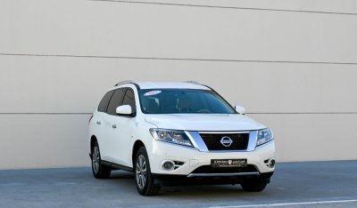 Nissan Pathfinder Nissan Pathfinder 2015 SE MID in excellent condition, inside and out