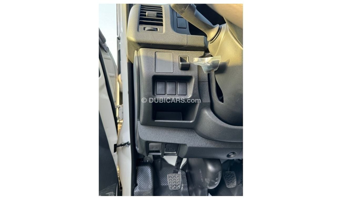 Toyota Hiace Toyota haice 3.0 Deisel Engine 15 seater  White color Interior black