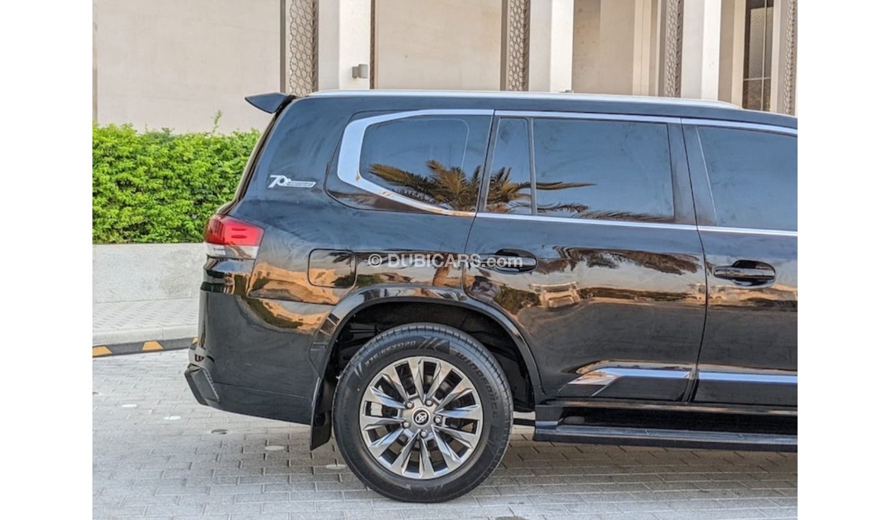 Toyota Land Cruiser 2015 TOYOTA LAND CRUISER FACELIFTED 2024 V6 GCC IN EXCELLENT CONDITION