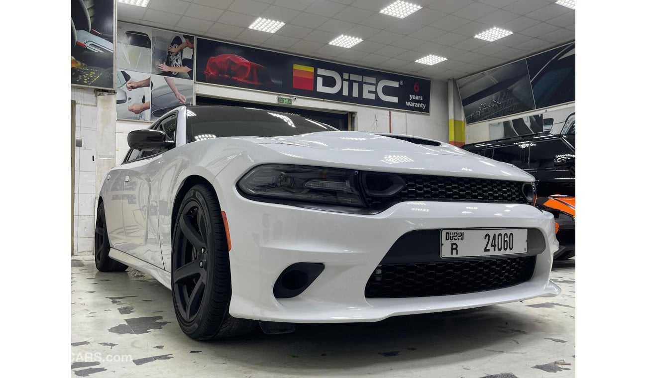 دودج تشارجر SRT 6.2 V8 HELLCAT