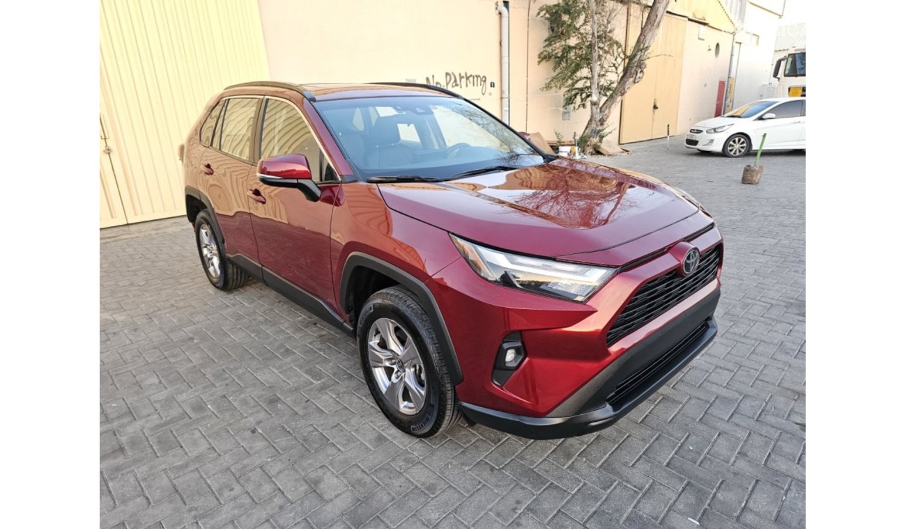 Toyota RAV4 XLE Full options push button sunroof trunk electric leather seat front radars active