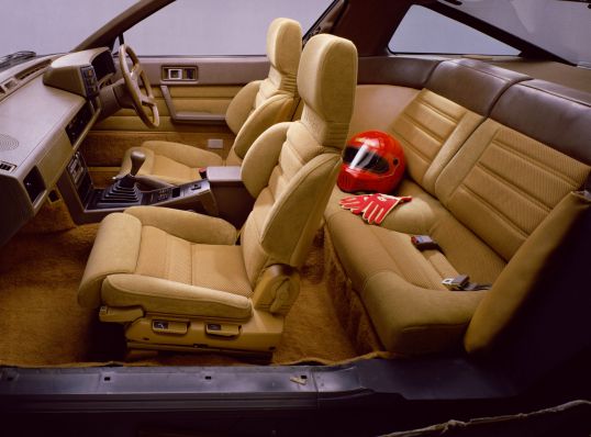 Mitsubishi Starion interior - Seats