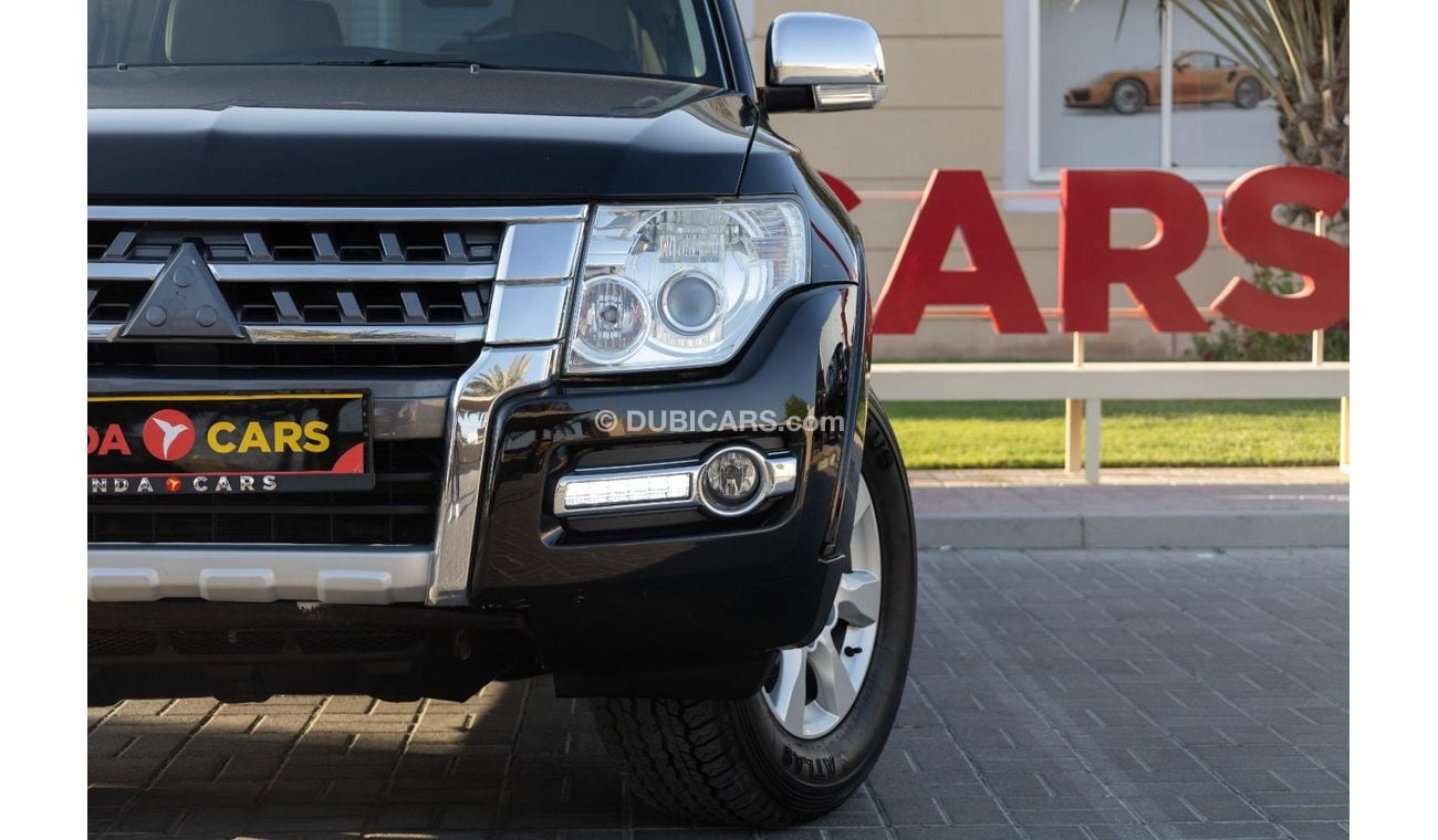 ميتسوبيشي باجيرو GLS Mid 3.5L (189 HP) (7 Seater) Mitsubishi Pajero GLS 2017 GCC under Warranty with Flexible Down-Pa