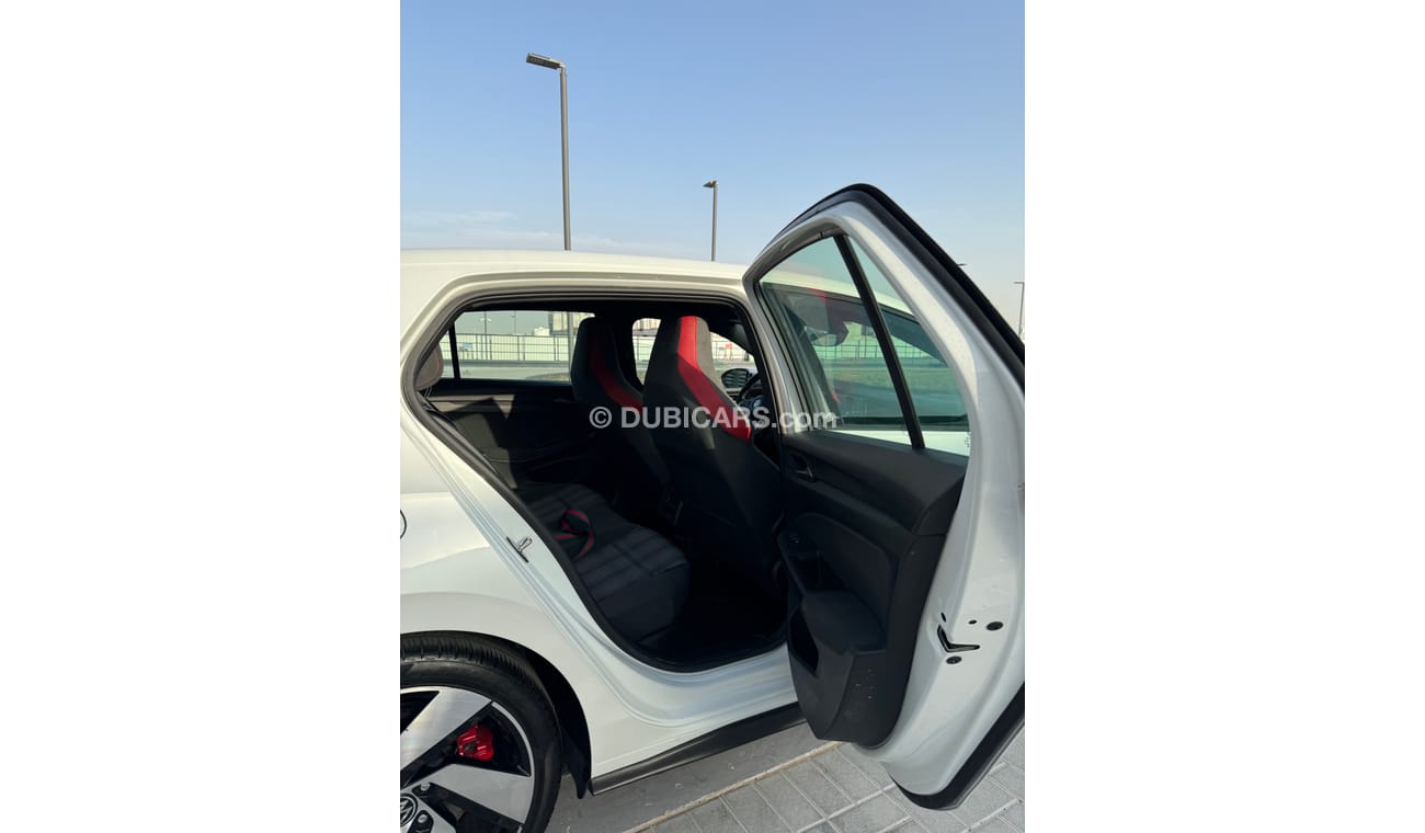 فولكس واجن جولف GTI