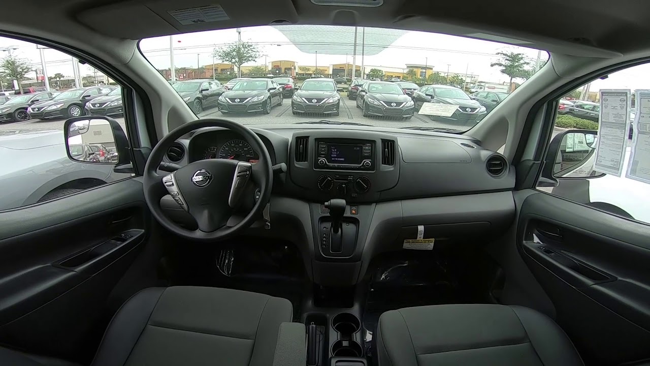 نيسان NV200 interior - Cockpit