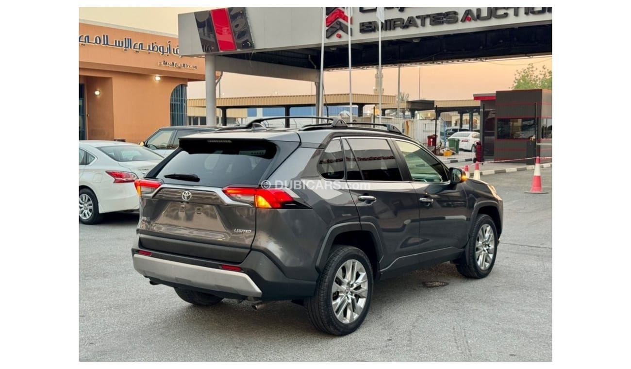 Toyota RAV4 2019 LIMITED AWD SUNROOF UAE PASS