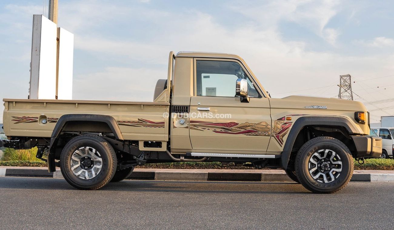 تويوتا لاند كروزر بيك آب 2025 Toyota Land Cruiser LC79 SC AT Petrol Full Option (Beige)