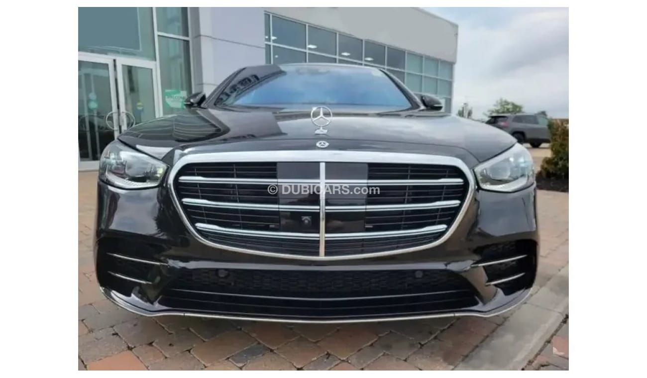 مرسيدس بنز S 580 محرك S580 4 Matic سعة 4.0 لتر V8 مع شاحن توربيني مزدوج