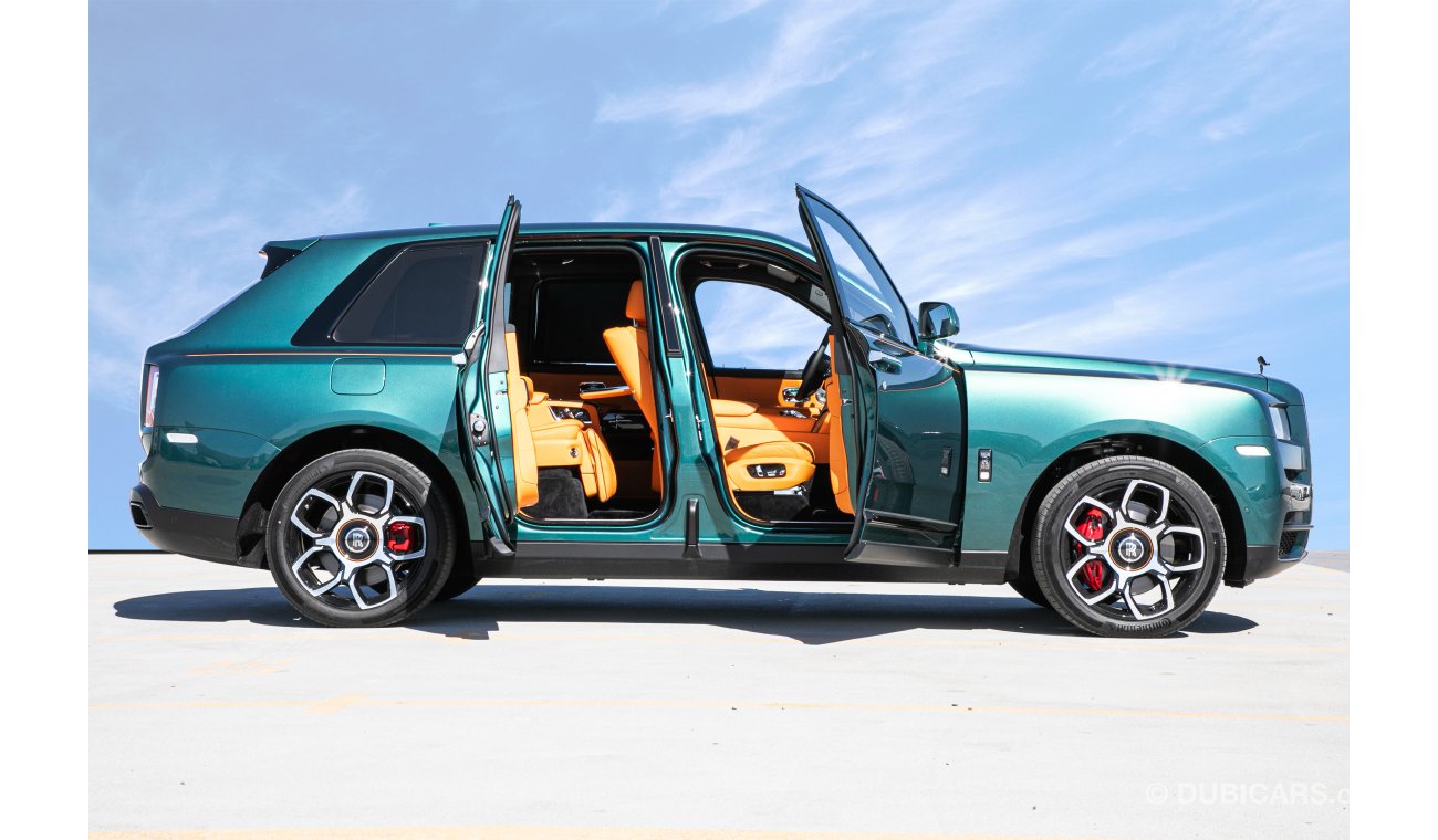 Rolls-Royce Cullinan AWD with 4 Lounge Seats , Champagne Flutes and Starli