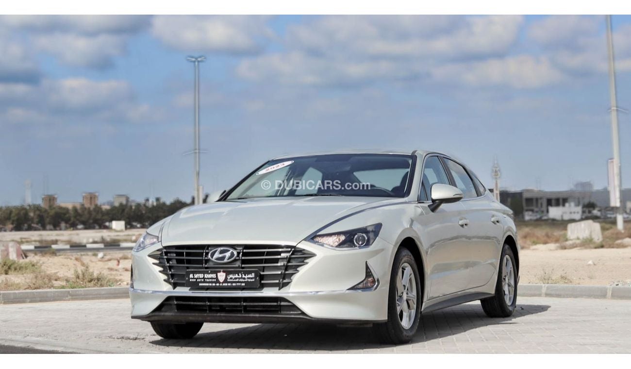 Hyundai Sonata GL 2.5L Hyundai sonata 2023 GCC Original paint accident free in excellent condition 1452 P.M