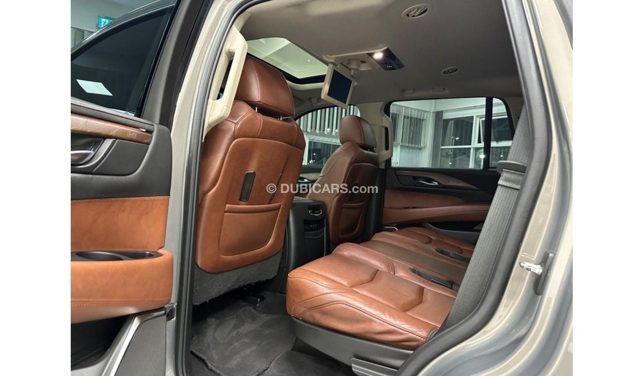 Cadillac Escalade Premium Luxury GCC .. Original Paint .. FSH .. Perfect Condition .. 6,2L