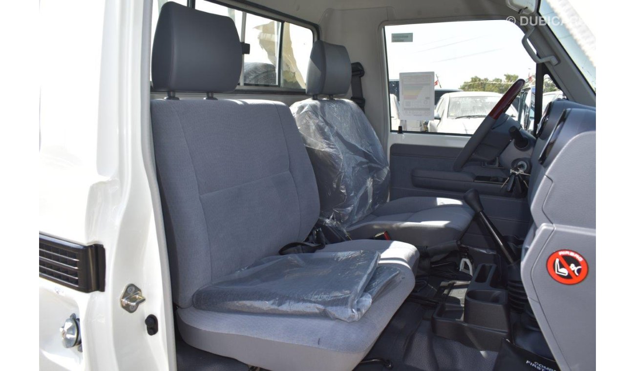 Toyota Land Cruiser Pick Up 79 SINGLE CAB LX-V V6 4.0L PETROL  4WD MANUAL TRANSMISSION