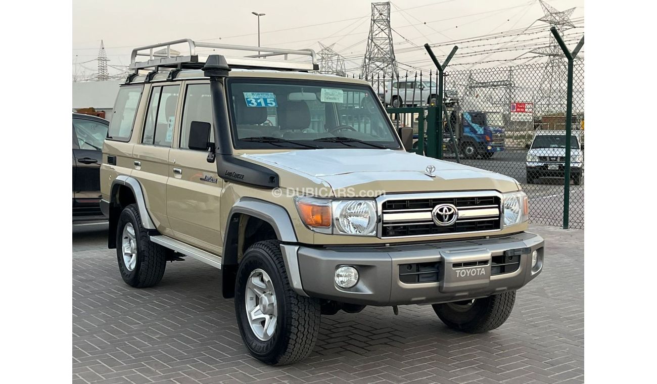 تويوتا لاند كروزر هارد توب TOYOTA LAND CRUISER 4.0 HARDTOP PETROL