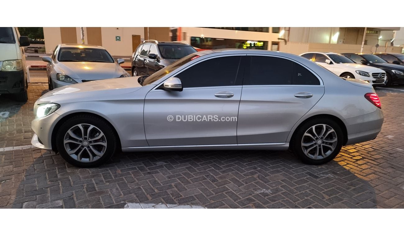 Mercedes-Benz C200 low-kms, guaranteed never repair