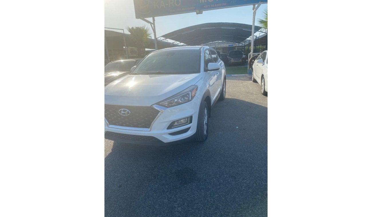 Hyundai Tucson 2.0L Hyundai Tucson 2020 with a 2.0 4wd engine, a lane sensor, an electric handbrake, several drivin