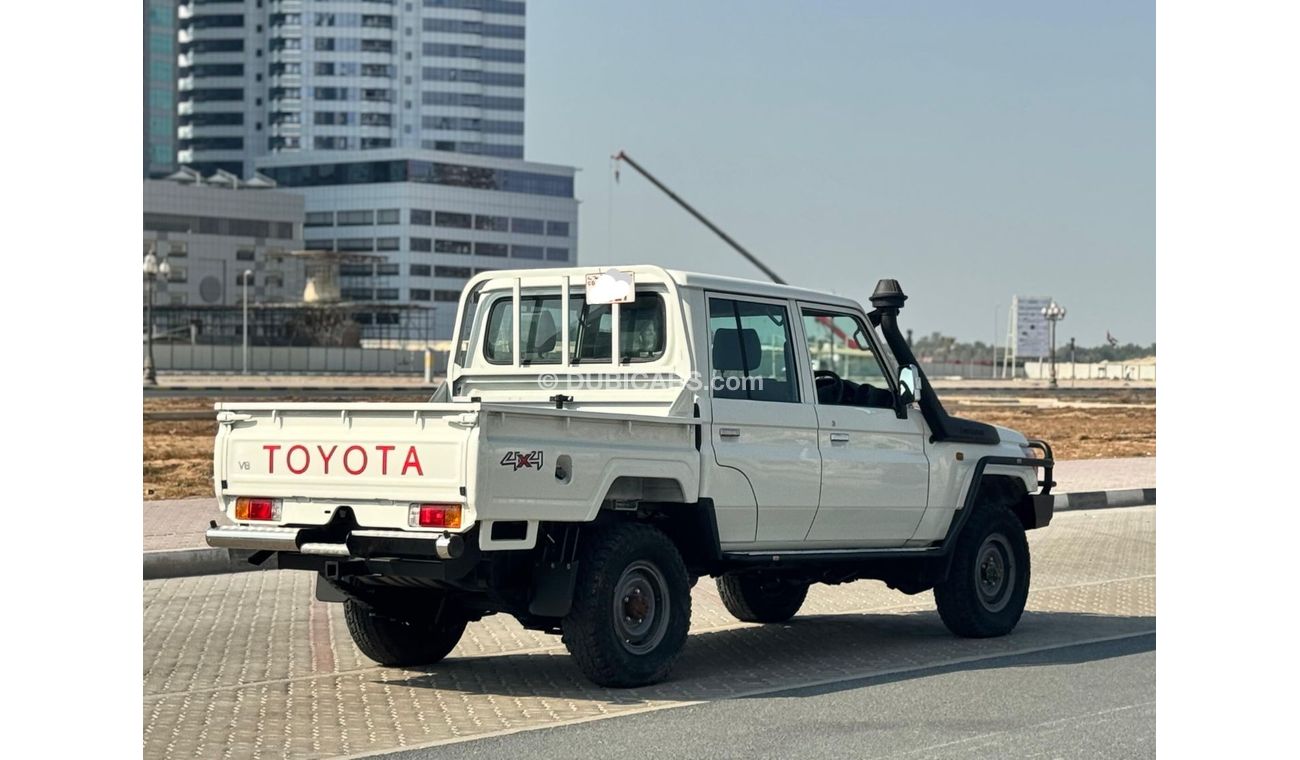 تويوتا لاند كروزر بيك آب Toyota landcruise pickup 2014 Model v8 Diesel Transmission. Automatic Interior Black 5 seater 4 Door