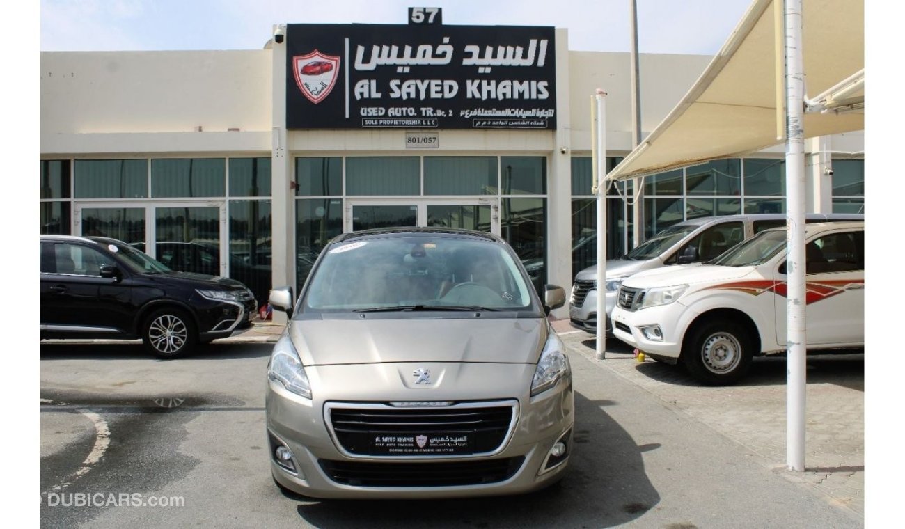 Peugeot 5008 Premium ACCIDENTS FREE - GCC- ORIGINAL PAINT - ENGINE 1600 CC - FULL OPTION - PERFECT CONDITION INSI