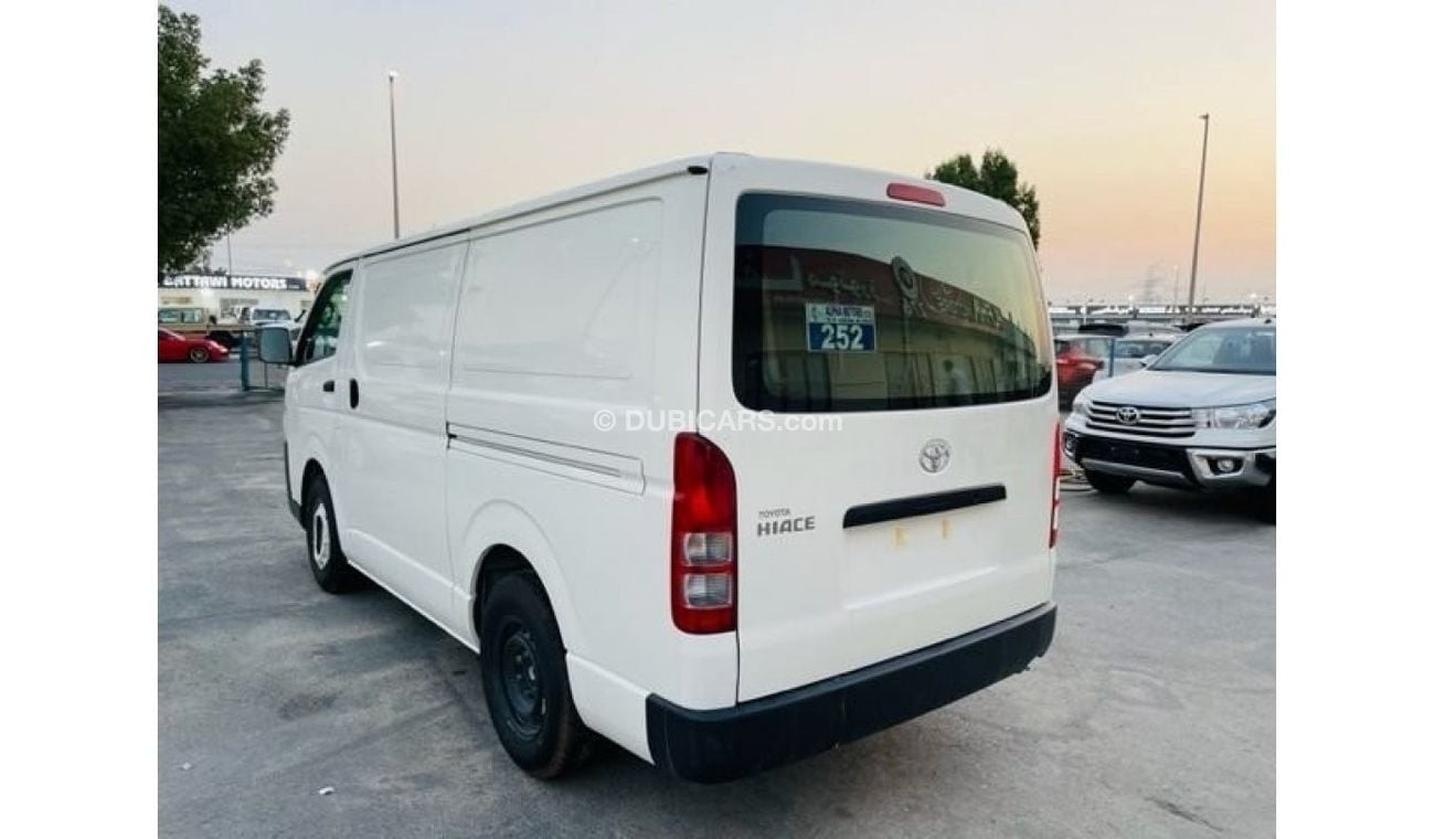 تويوتا هاياس Toyota Hiace Delivery VAN 2.5L Diesel M/T