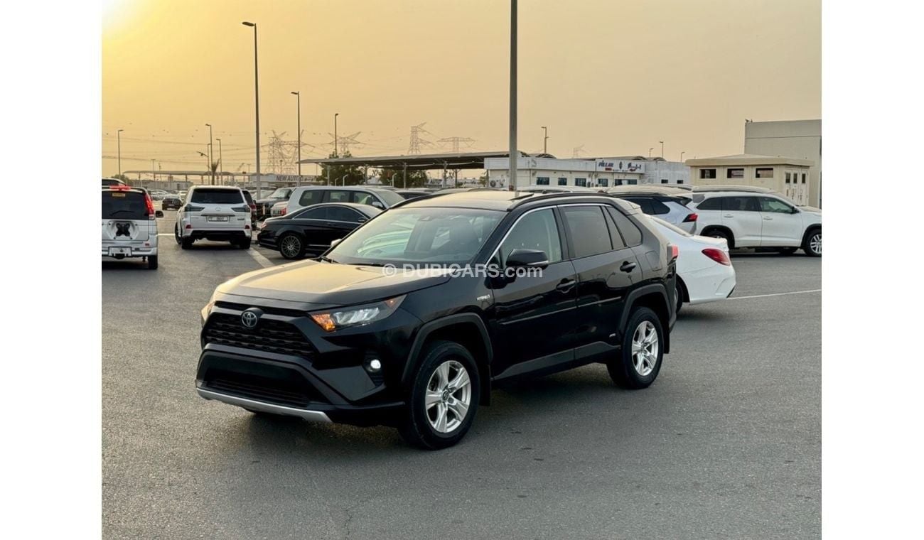 Toyota RAV4 2021 XLE HYBRID KEYLESS SUNROOF FULL OPTION  US SPEC