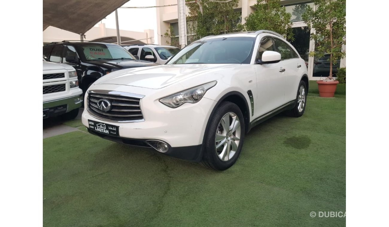 Infiniti FX35 Model 2012 Gulf white color number one, full option, in excellent condition, you do not need any exp