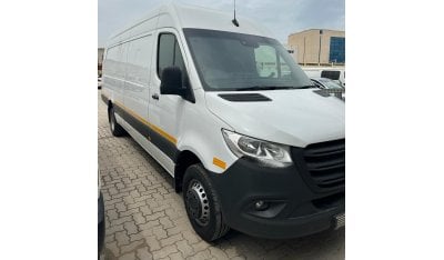 مرسيدس بنز سبرينتر 519 CDI 2.0L Diesel AT Panel Van - Right Hand Drive