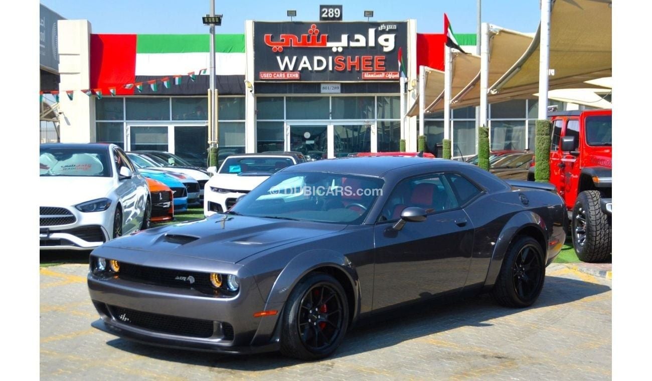 دودج تشالينجر SRT  V8 Scat Pack 6.4L (485 HP)--VERY CLEAN AND GOOD CONDITION