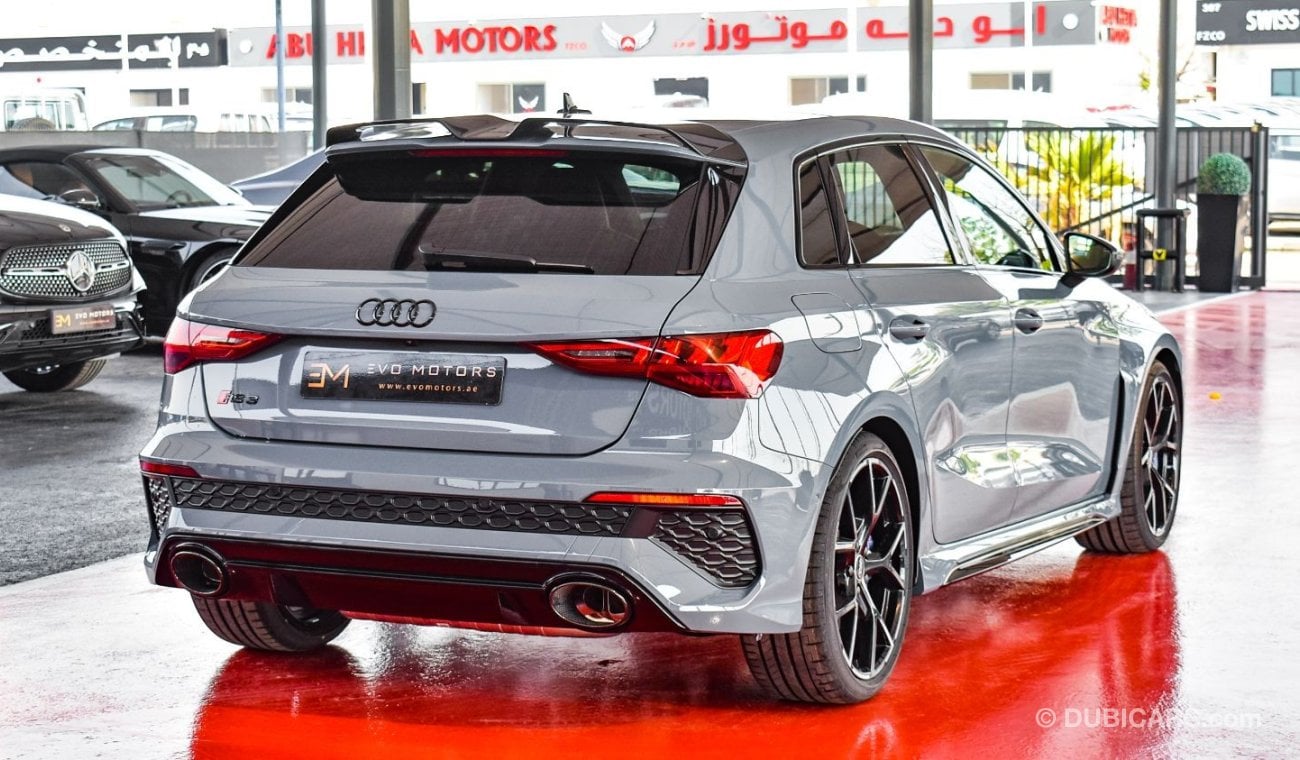 Audi RS3 Sport(Back,Exhaust)*HUD*Cruise*Panorama*BangOlufsen*CarbonSpoiler,Dash *Package(RS+G,Dynamic+,Memory