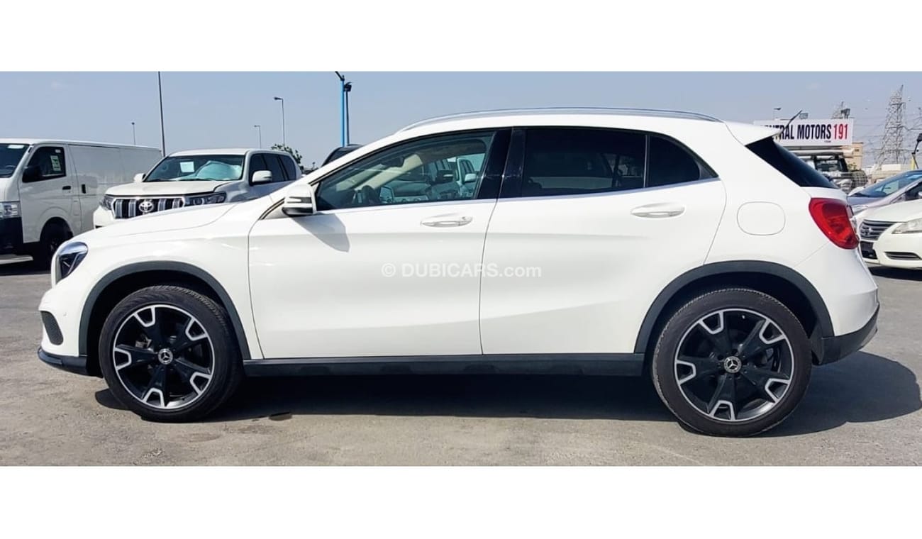 Mercedes-Benz GLA 250 Std MERCEDES - BENZ GLA 250 FULL OPTION JEEP