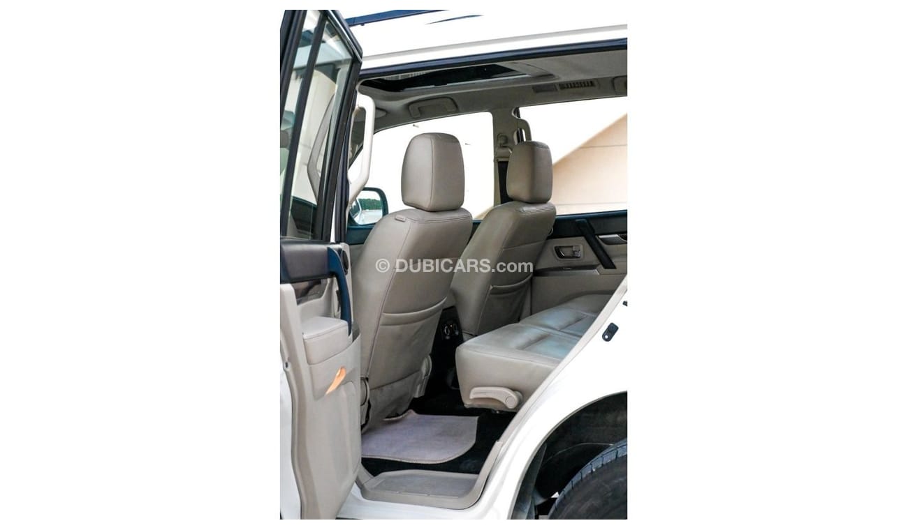 Mitsubishi Pajero GLS Top Mitsubishi Pajero 2013 GCC in excellent condition, inside and out