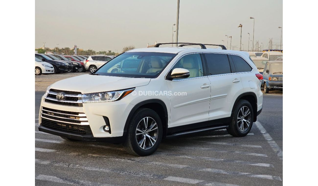 Toyota Highlander 2019 model LE 4x4 , leather seats and Trunk automatic