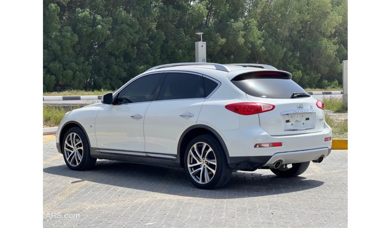 إنفينيتي QX50 لاكجري