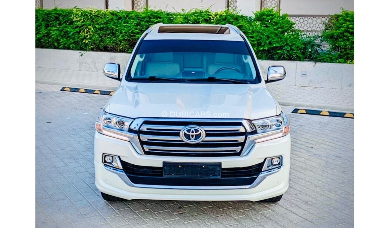 Toyota Land Cruiser 2019 VXR 5.7L 4WD Full Option Sunroof | Cool Box | Electric Seats | Leather Seats | Very Clean And P