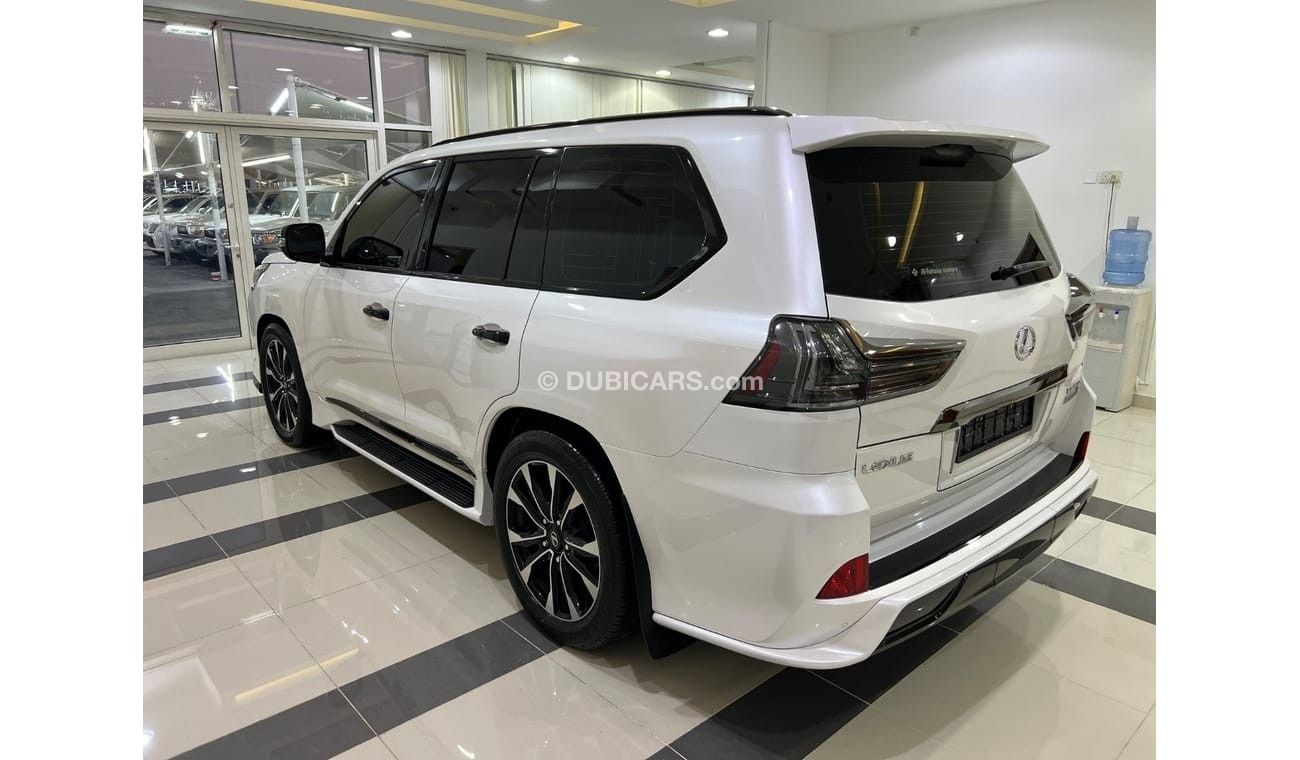 Lexus LX570 Black editionLEXUS570 S model 2021 under warranty GCC specifications only 46000km black edition