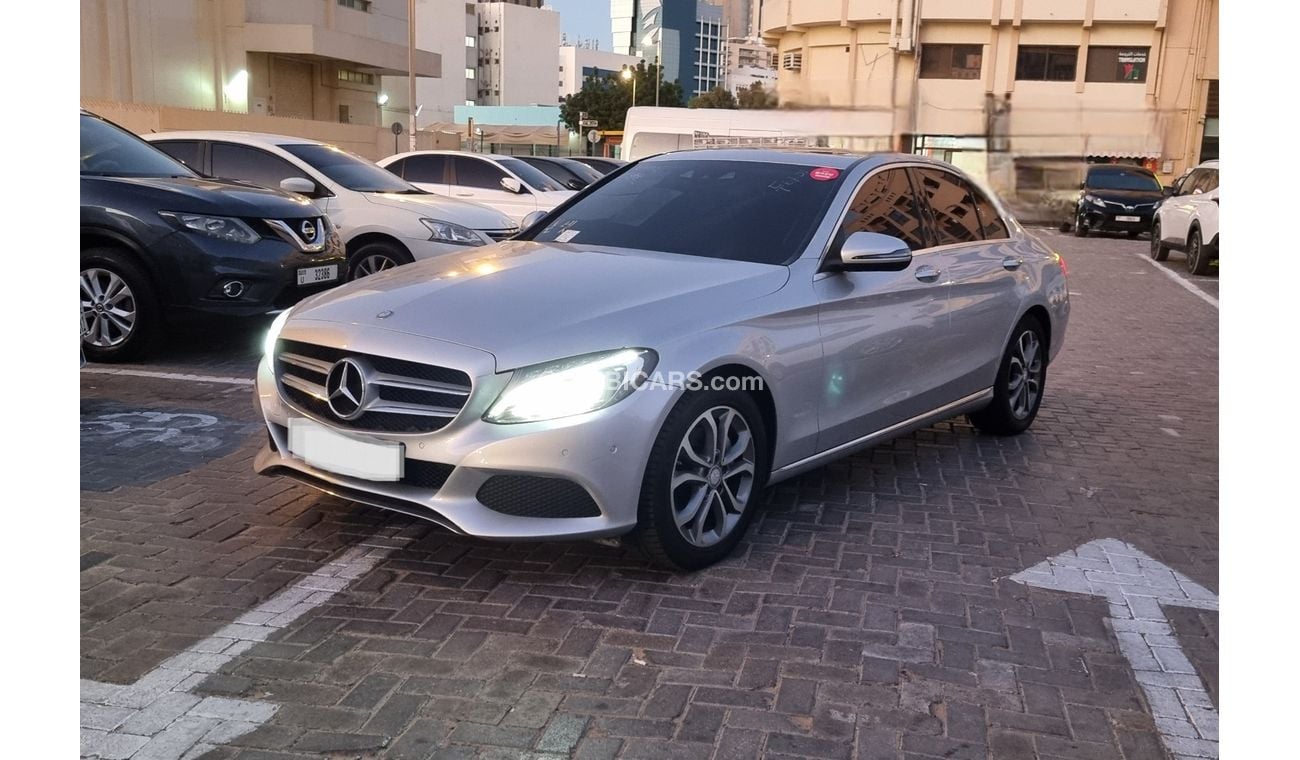 مرسيدس بنز C200 C-Class Low KMs, Never repaired.