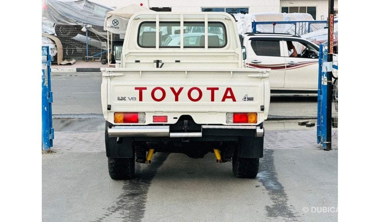 Toyota Land Cruiser Pick Up