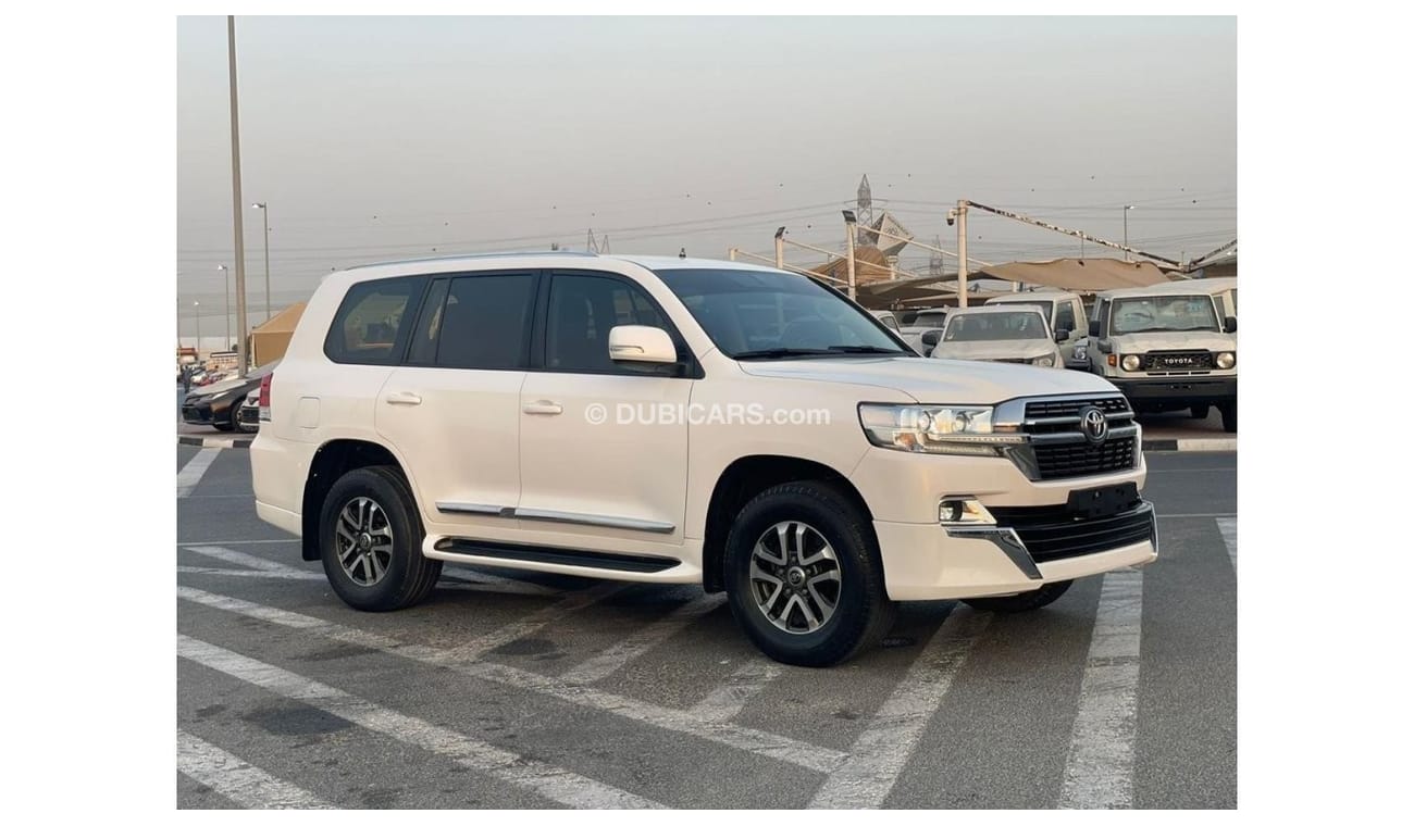 تويوتا لاند كروزر 2016 Toyota Land Cruiser GXR+ V6 4.0L - No accident - 111,000 Km