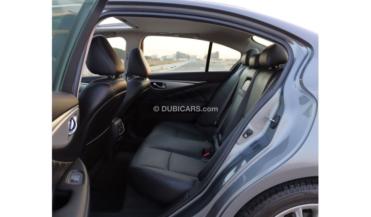 Infiniti Q50 Sport ACCIDENTS FREE - GCC - FULL OPTION - 3000 CC - PERFECT CONDITION INSIDE OUT