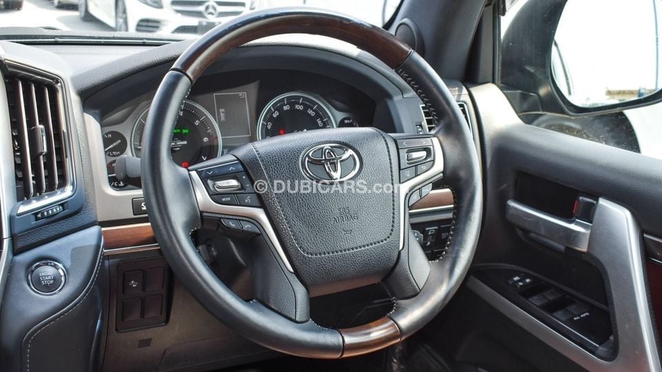 Used Toyota Land Cruiser V8 2019 for sale in Dubai - 659345