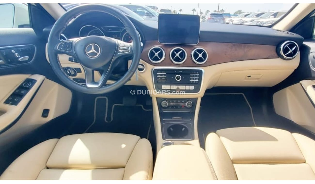 Mercedes-Benz GLA 250 Std MERCEDES - BENZ GLA 250 FULL OPTION JEEP