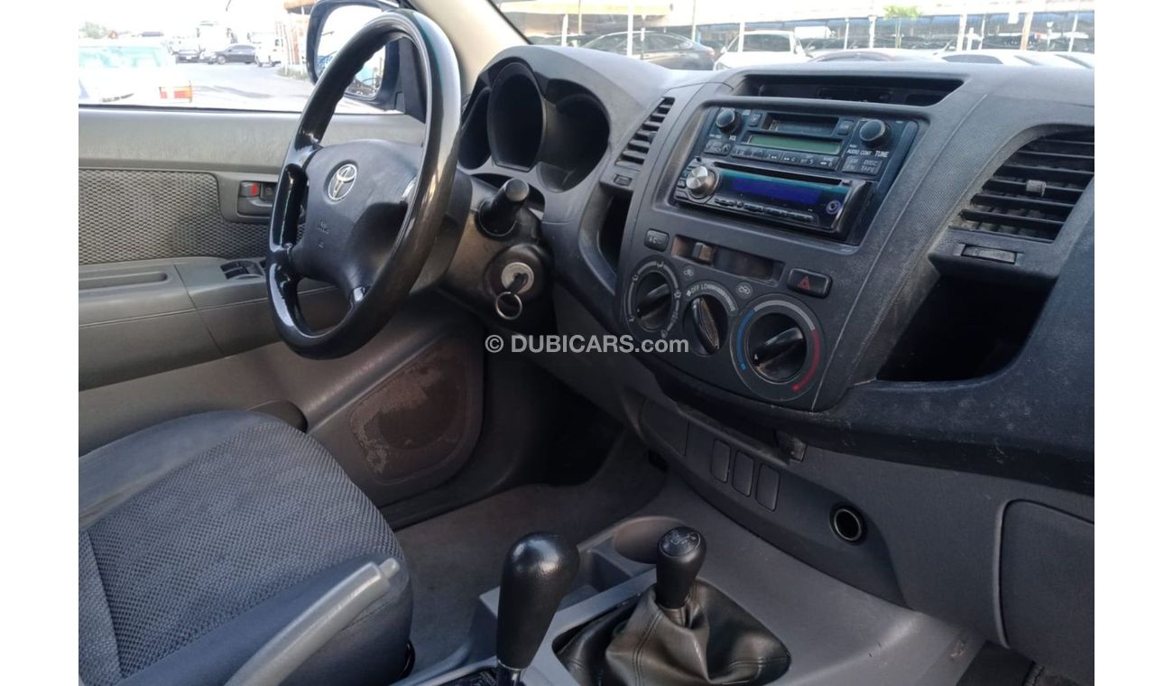 Toyota Hilux Toyota Hilux 4X4 V4 2.7L Model 2011