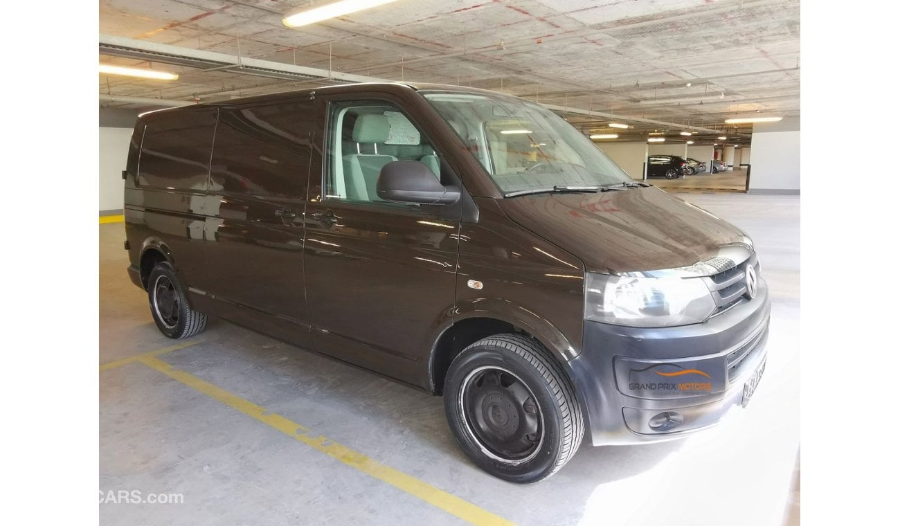 فولكس واجن T6 ترانسبورتر Volkswagen Transporter LONG Wheel Base AUTOMATIC 2015 Model GCC Specs With Full Service History In P