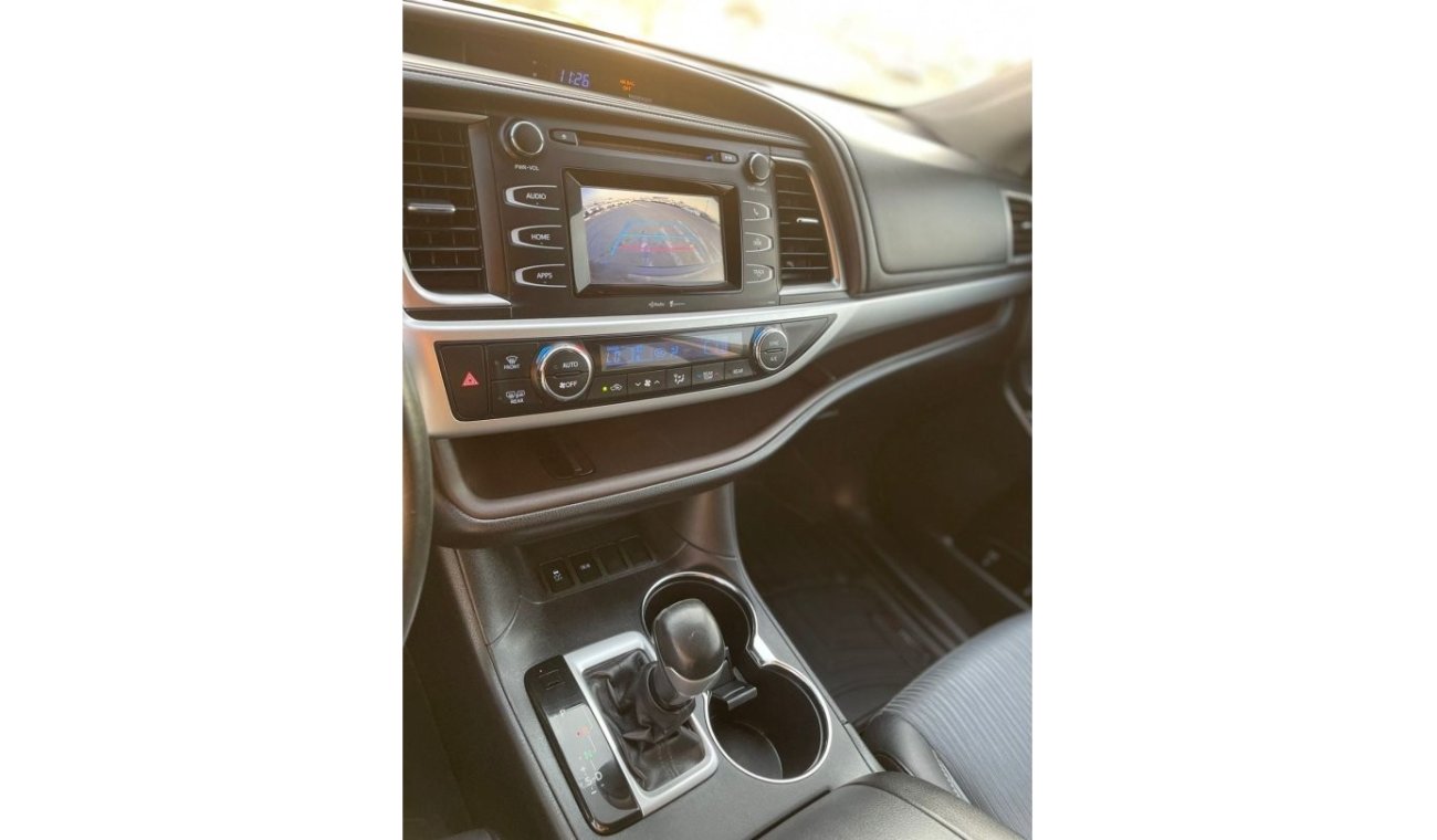 Toyota Highlander 2015 Toyota Highlander LE+ Plus 3.5L V6 Trunk Auto MidOption+ 7 Seater - 121,000 Mileage