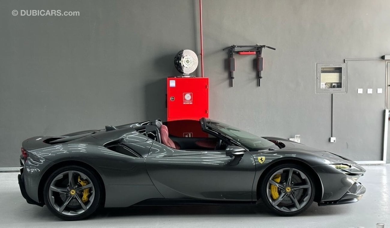 فيراري SF90 سبيدر FERRARI SF90 Spider Hybrid 4.0L twinturbo V8 769 hp