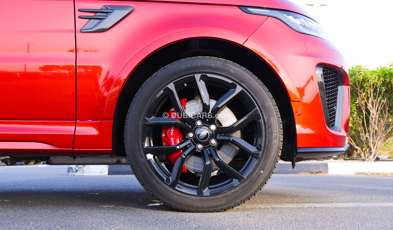 Land Rover Range Rover Sport with Original Carbon Fiber