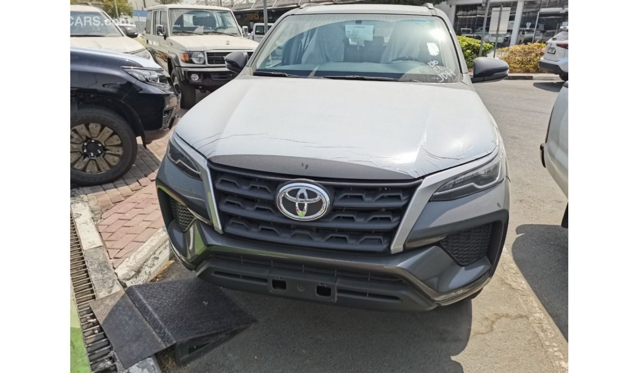 Toyota Fortuner 2023 Toyota Fortuner 2.7L petrol 4WD Gray inside brown, Saudi spec