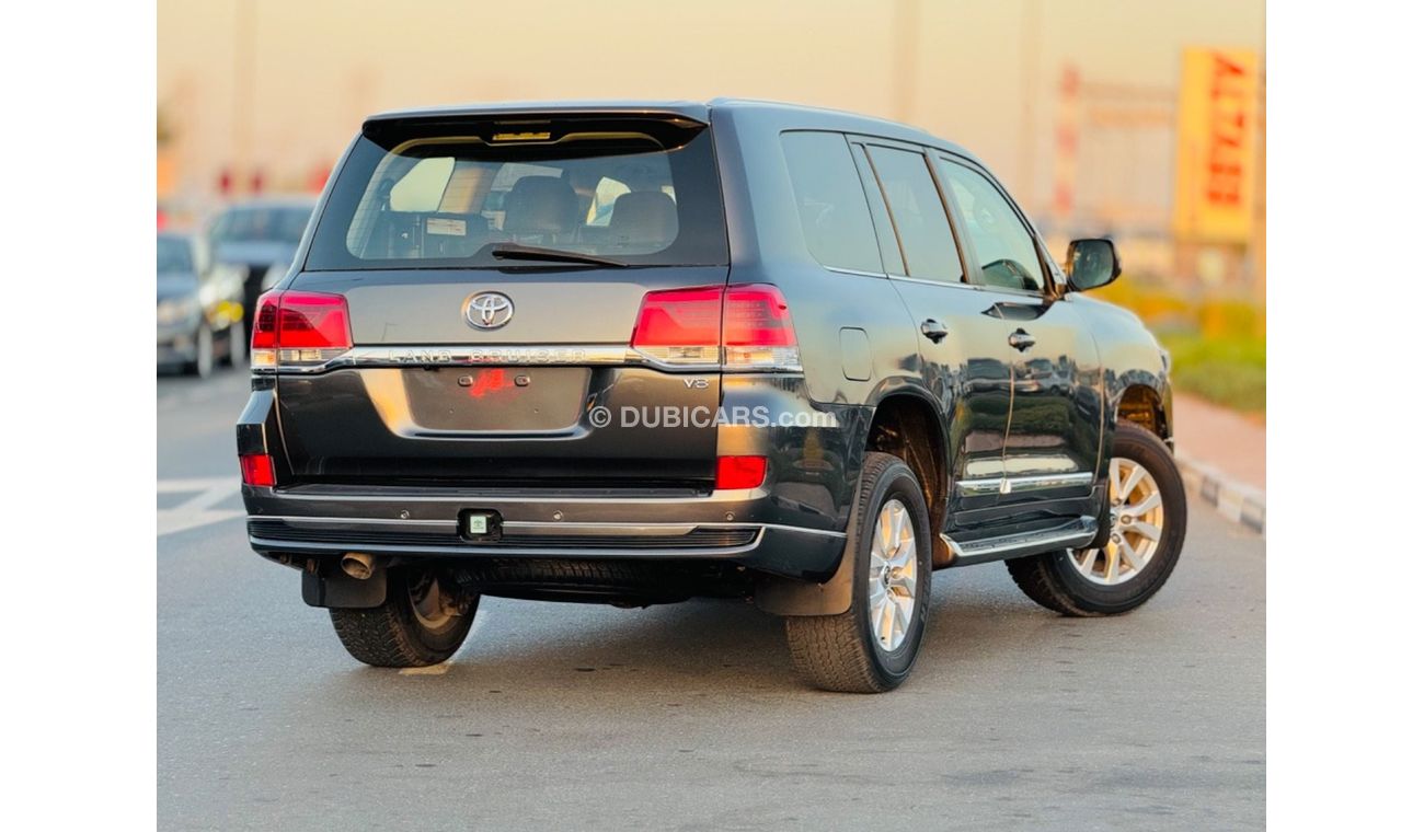 تويوتا لاند كروزر Toyota Land Cruiser sahara top of the range RHD