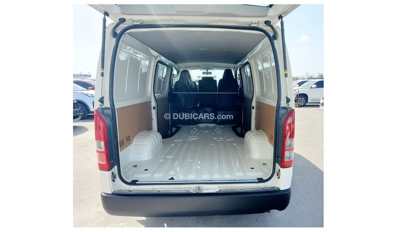 تويوتا هاياس TOYOTA HIACE CARGO VAN