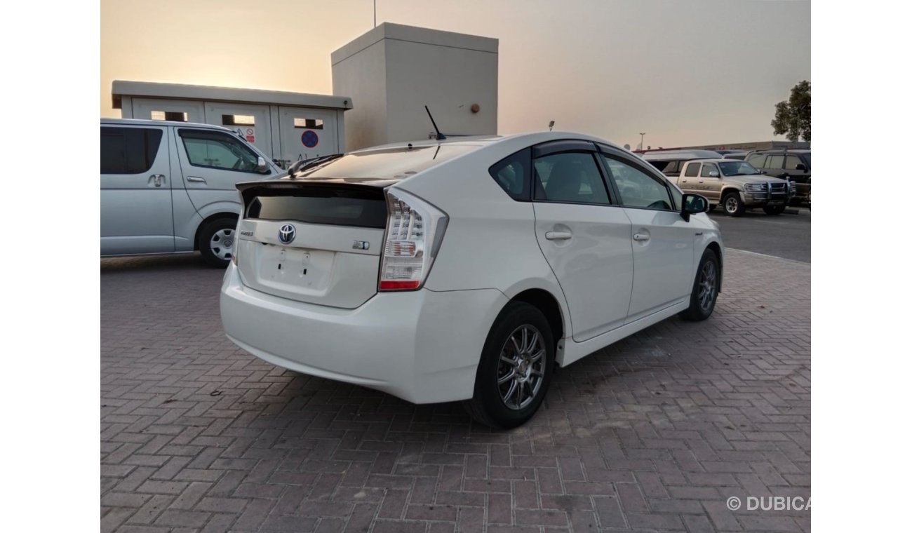 تويوتا برياس TOYOTA PRIUS RIGHT HAND DRIVE (PM1593)