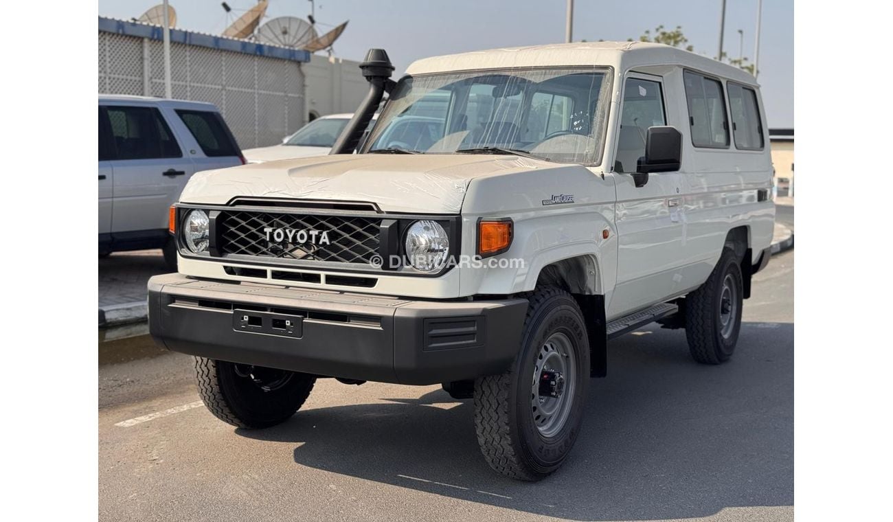 Toyota Land Cruiser Hard Top 78 4.0L PETROL V6 MANUAL TRANSMISSION ( ONLY FOR RE-EXPORT )