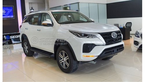 Toyota Fortuner 2.7L Gasolina Asientos de Tela, Rines de Lujo, 7 asientos 4x4 T/A 2024